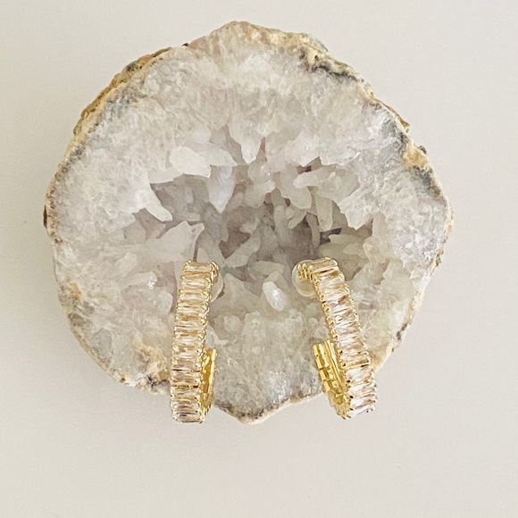 Jewelry - 💜SALE💜Baguette Hoops